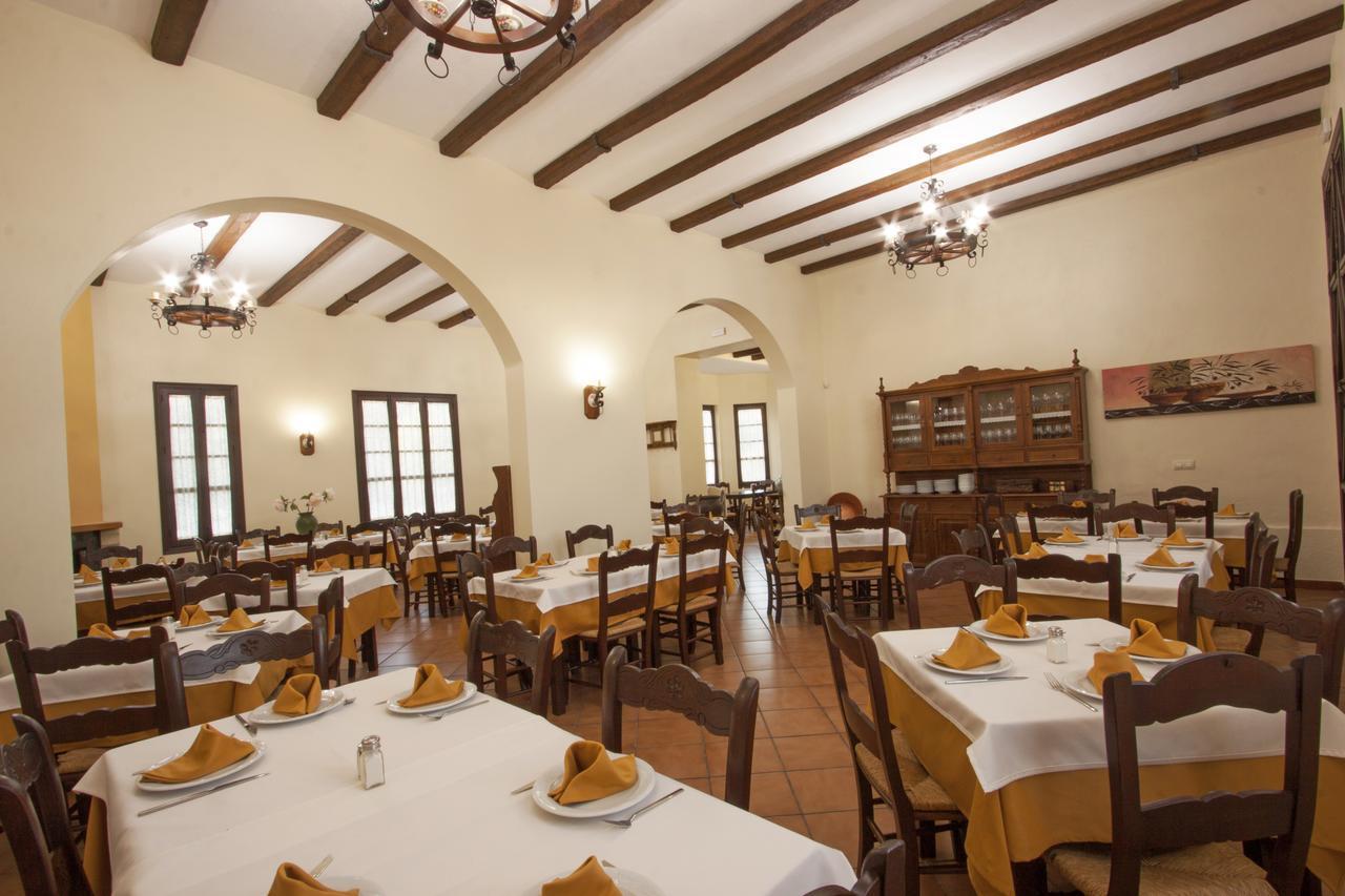 Hotel Puerta De La Sierra Пуерто Серано Екстериор снимка